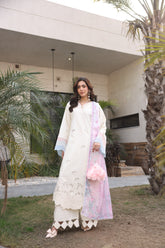 Aylin Lawn '26 | Ivory Rose