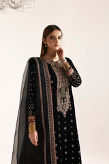 Emaan Adeel Zarposh Razia formal velvet dress