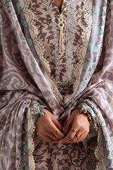 Iznik Bloom β where ivory meets timeless charm. π€