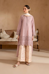 Borer embroidered lawn shirt front of Iznik UE-470