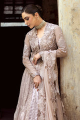 Embroidered sleeves with chikankari motifs in AISLA suit