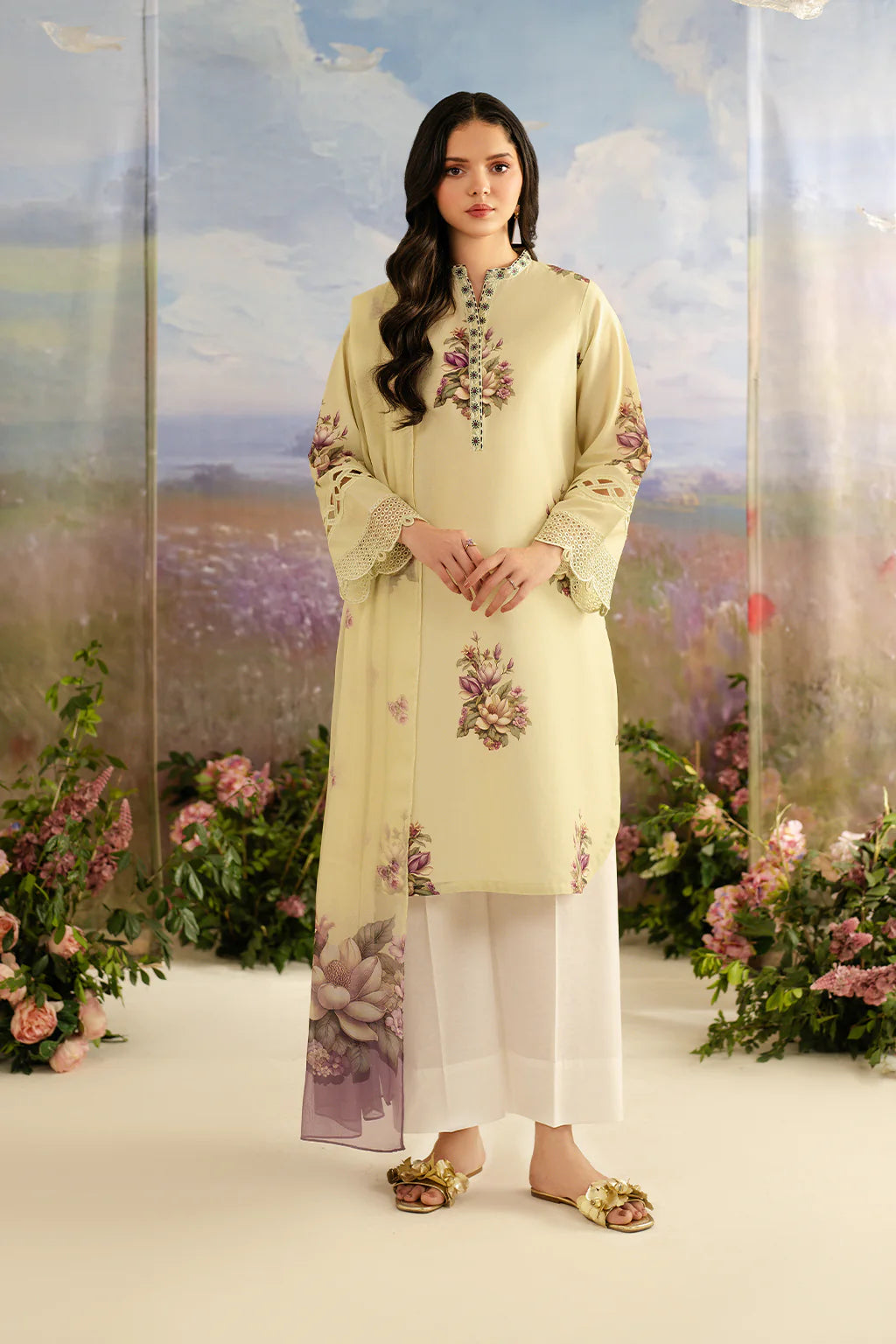 Printed lawn shirt front design of Iznik UE-459