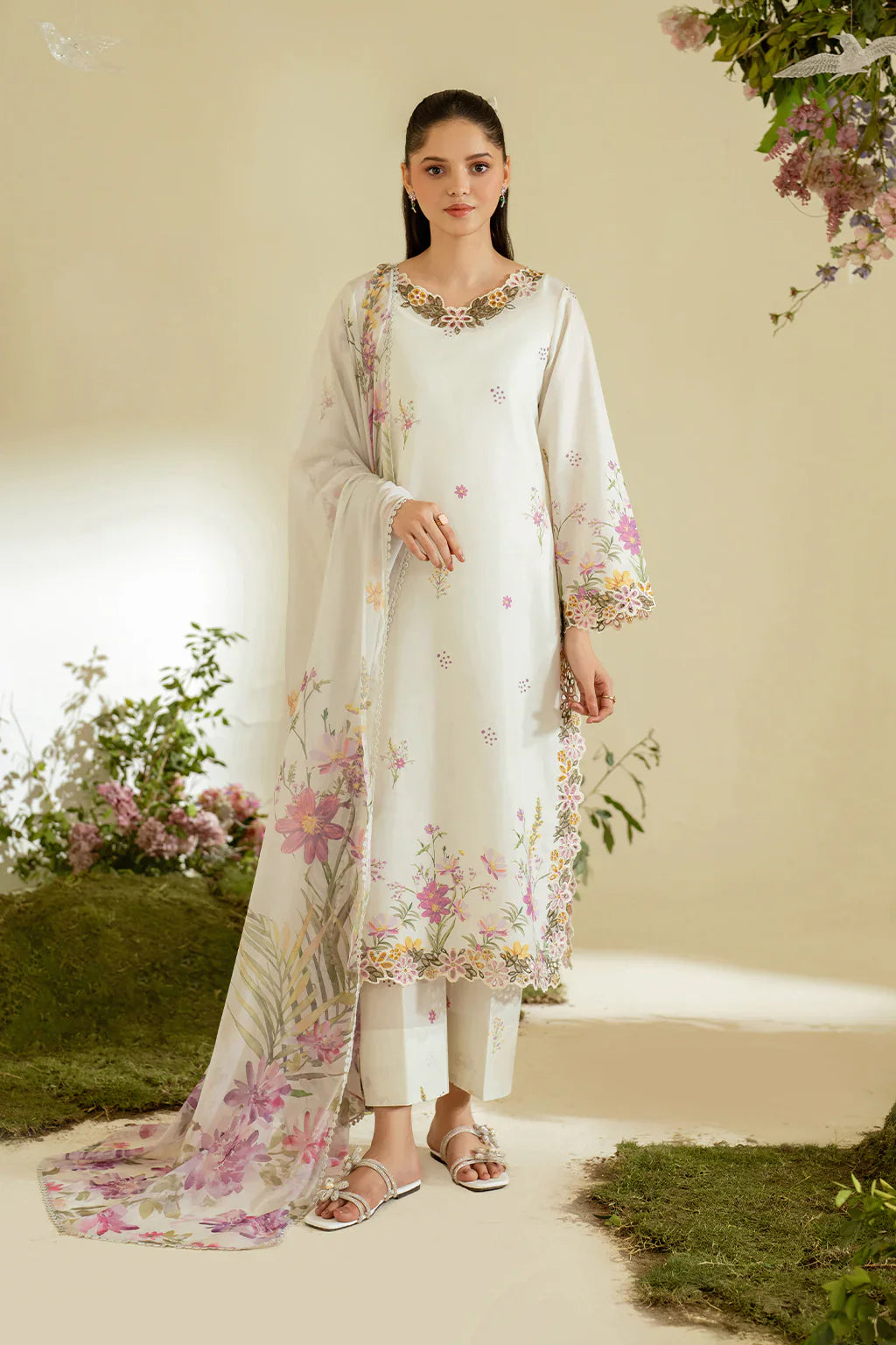 Printed lawn shirt front of Iznik UE-451 suit
