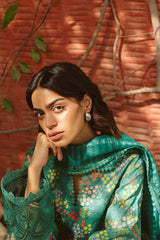 Close-up of sleeves embroidery in Sanya by Ayzel