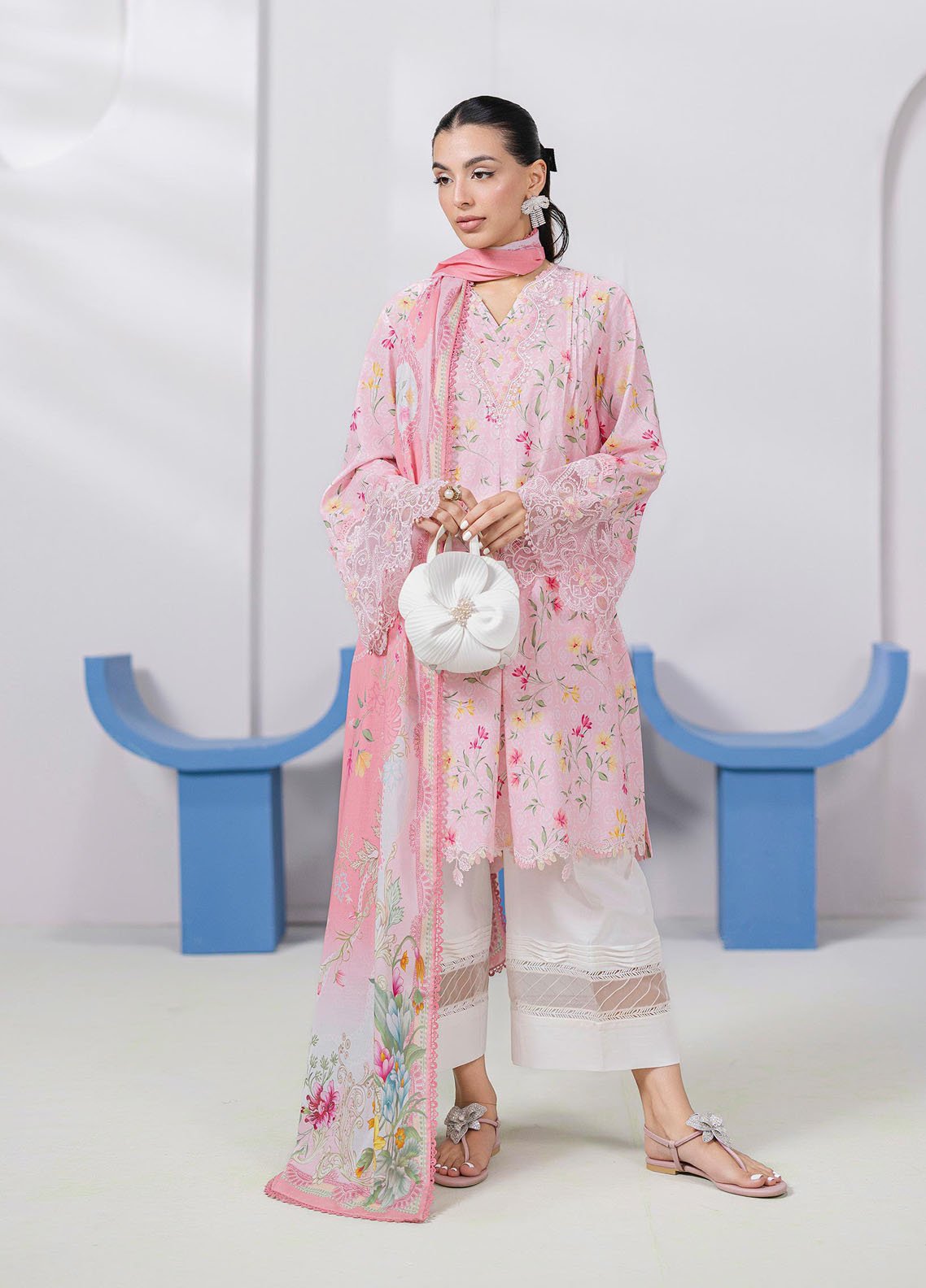 Complete front look of Qalamkar EM-04A ANNA summer lawn suit