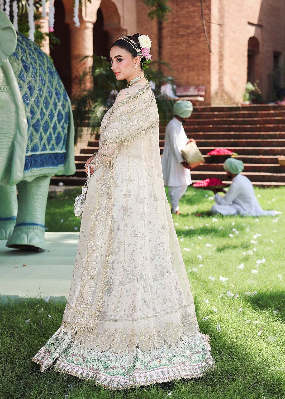 Highway Fashion exclusive – Sardinia Pareesa bridal dress