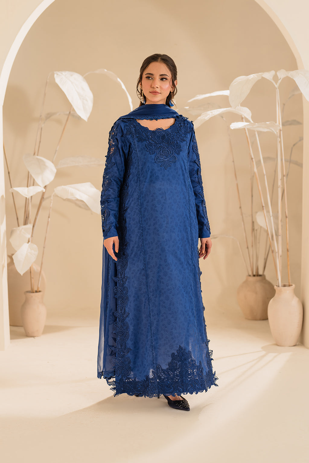 Iznik | UE-420 |  Textured Lawn