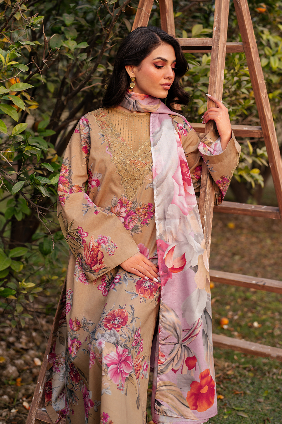 iznik-UE-384 Printed Lawn-rang-e-mausam