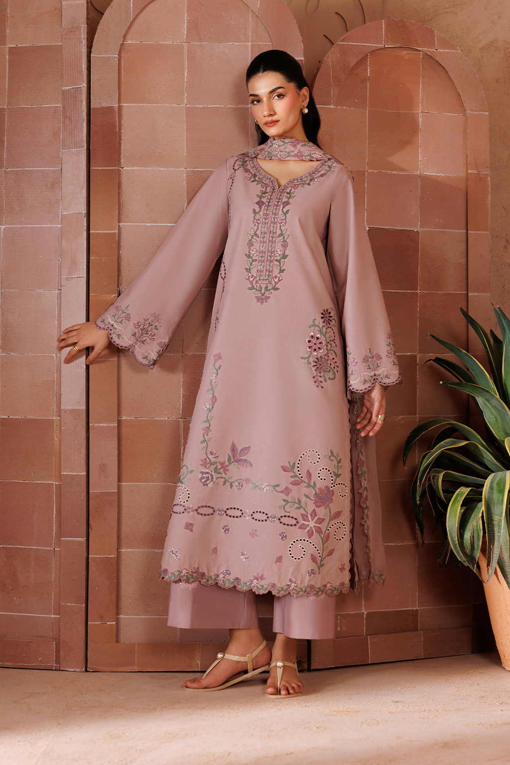 Iznik Sunscape Lawn '26 | UE-700 Embroidered Lawn