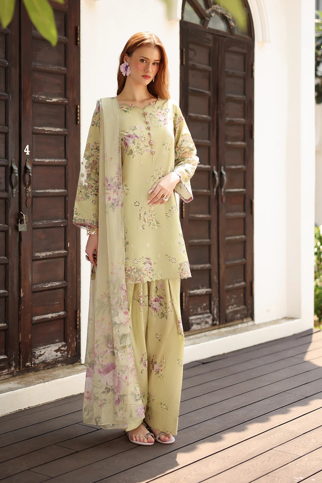 Iznik | UE-523 | Exclusive Lawn