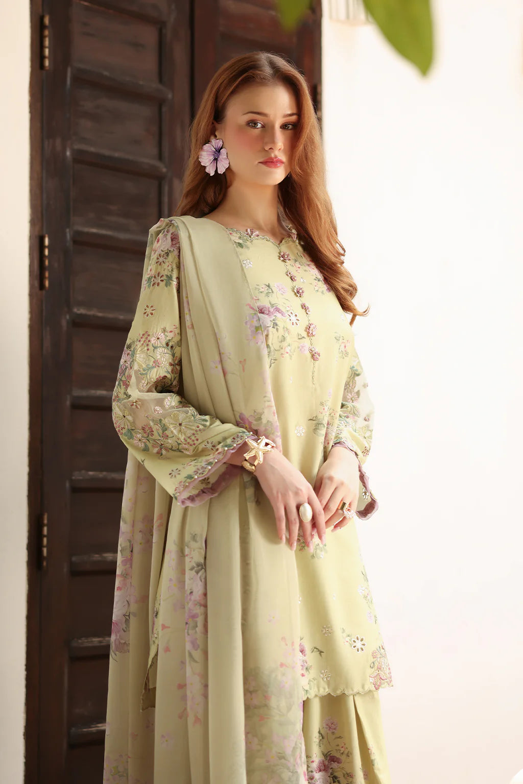 Iznik | UE-523 | Exclusive Lawn
