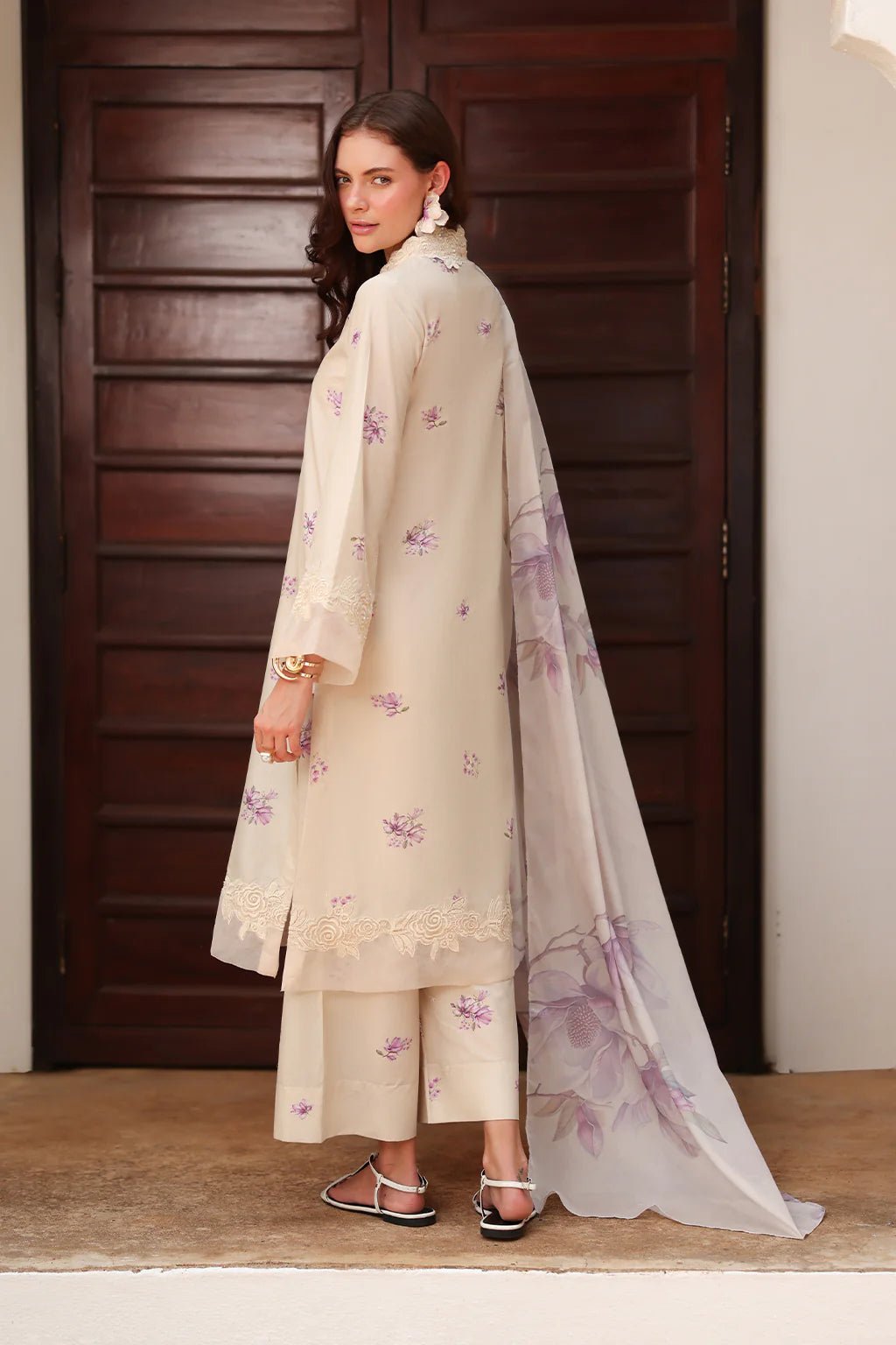 Iznik | UE-492 | Exclusive Lawn
