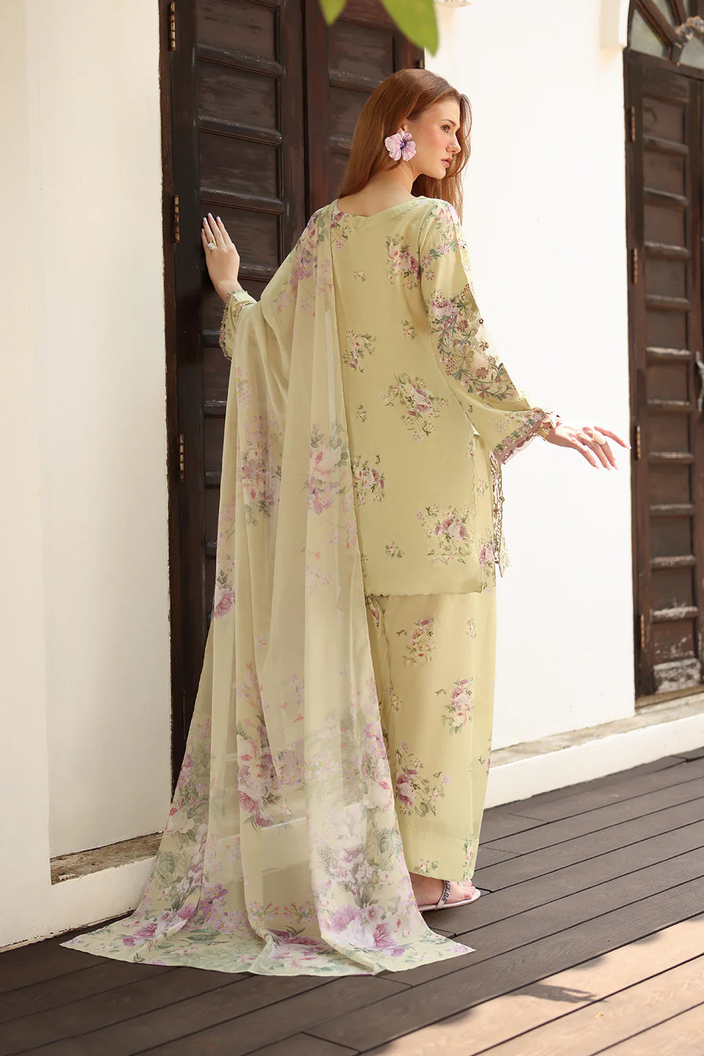 Iznik | UE-523 | Exclusive Lawn