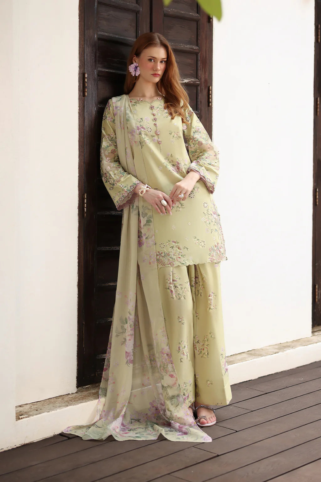 Iznik | UE-523 | Exclusive Lawn