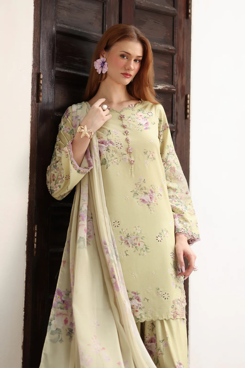 Iznik | UE-523 | Exclusive Lawn