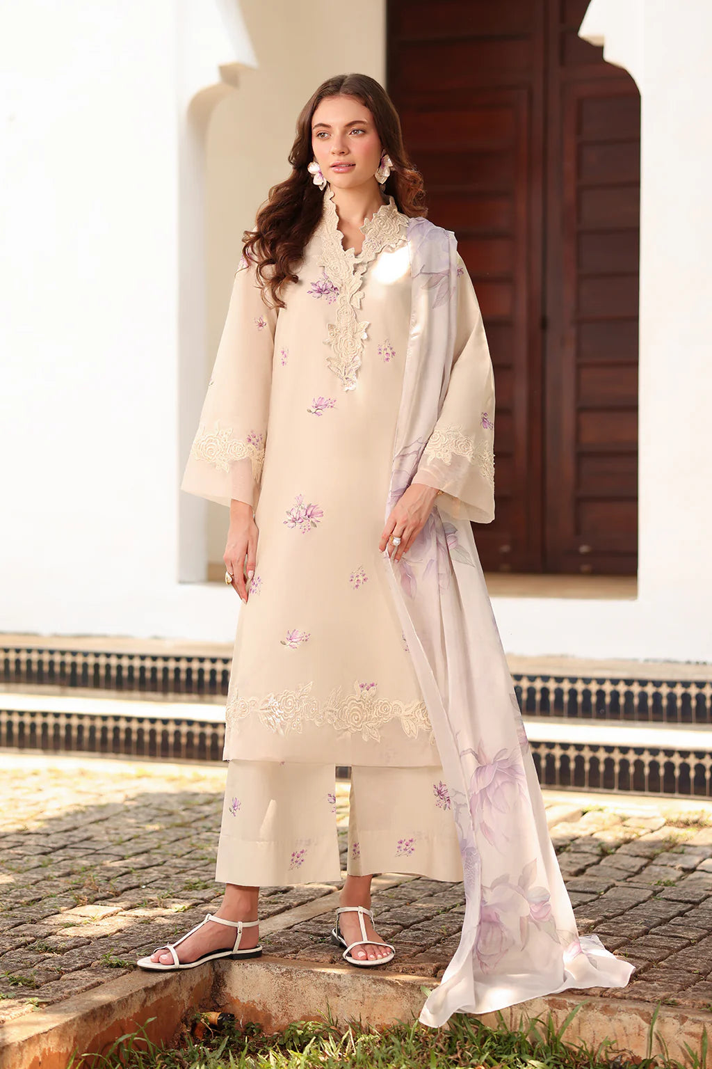 Iznik | UE-492 | Exclusive Lawn