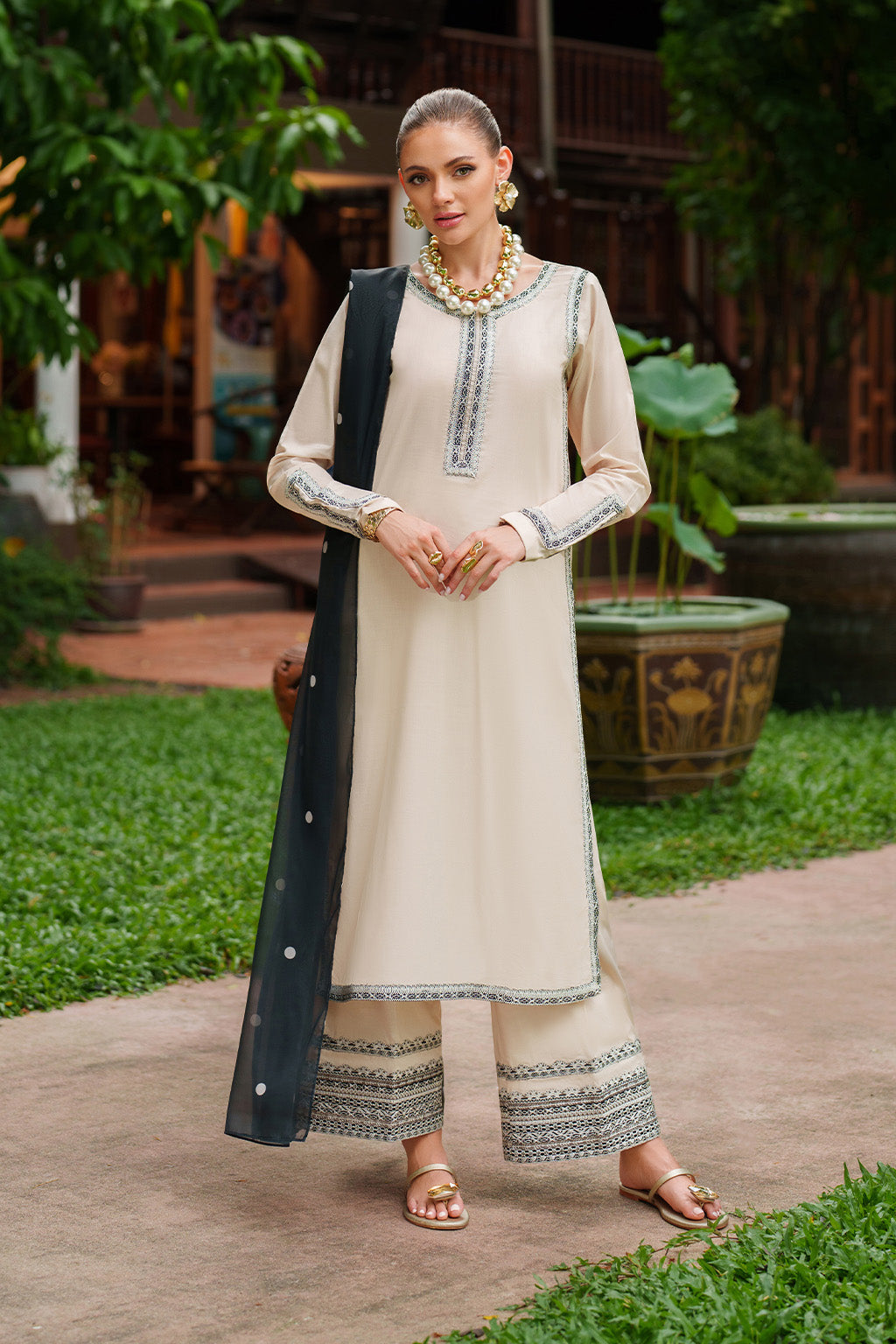 Iznik  Qnline Exclusive | UE-515 | Dyed Plain Lawn