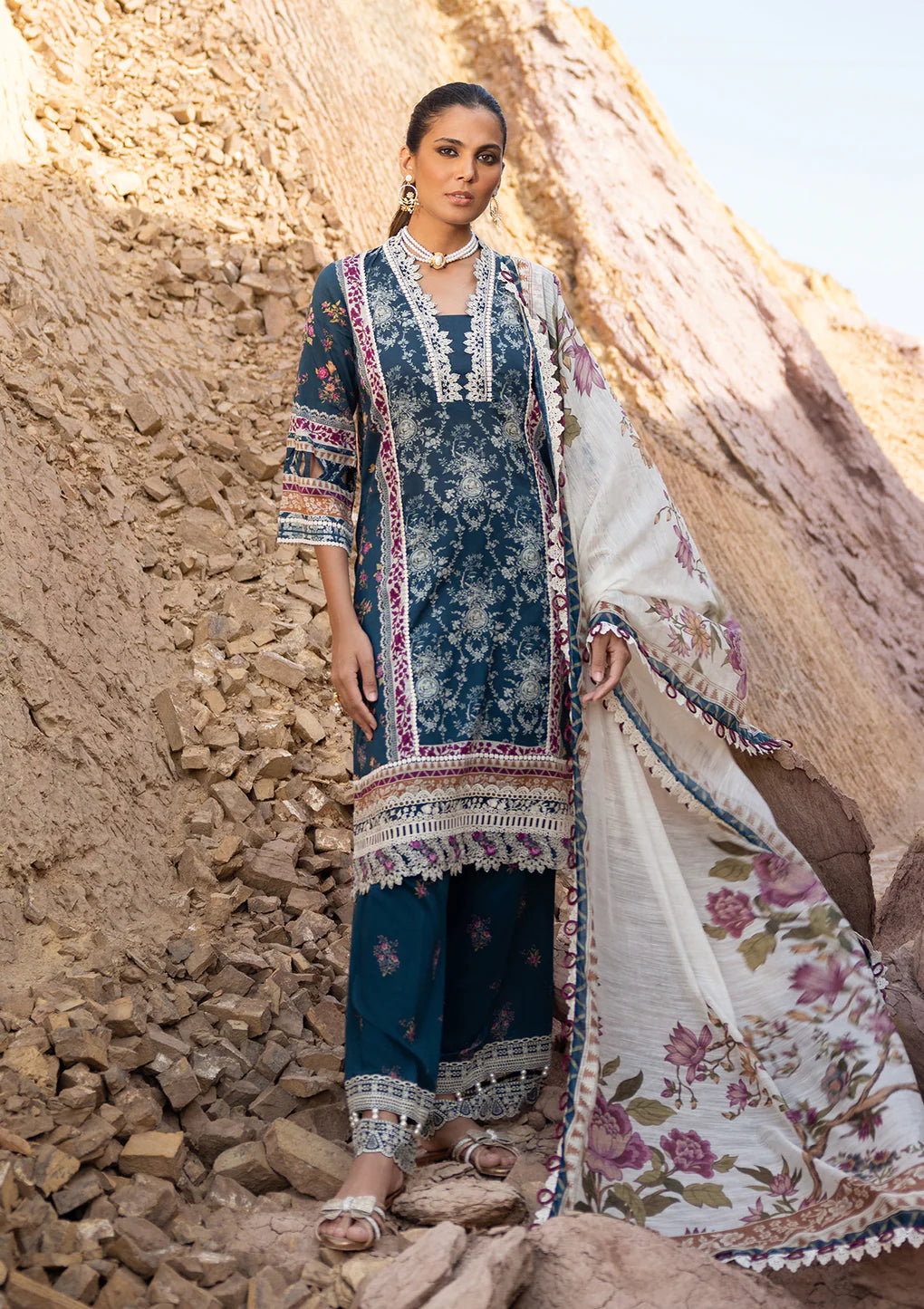 Signature Embroidered Lawn Collection '23 By Elaf ESC-07A ZOE