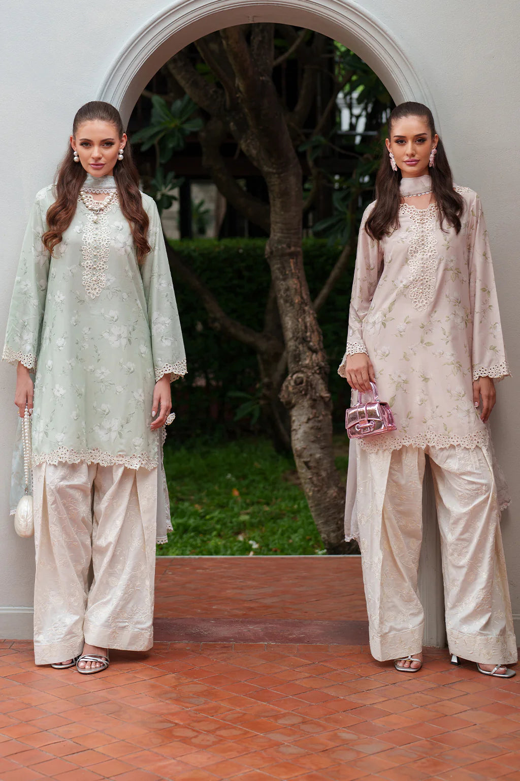 Iznik | UE-528 | Exclusive Lawn