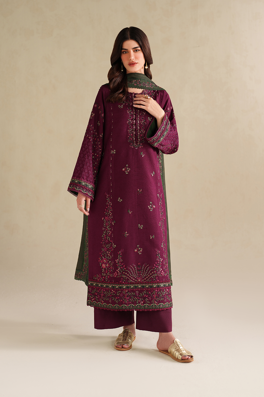 Iznik Winter Chapter '25 | UE-579 Embroidered Khaddar
