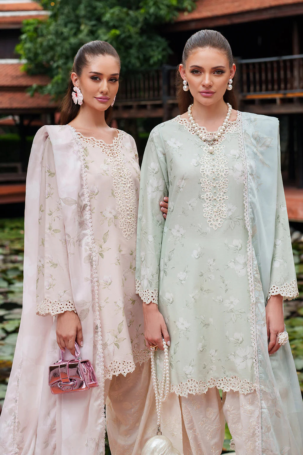 Iznik | UE-527 | Exclusive Lawn