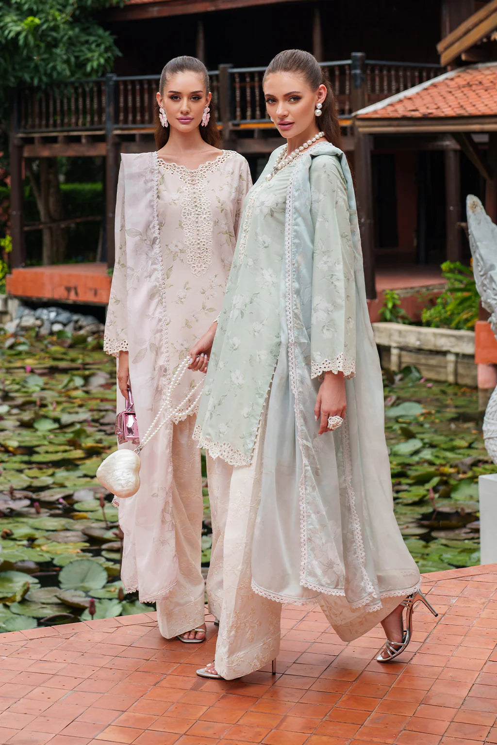 Iznik | UE-527 | Exclusive Lawn