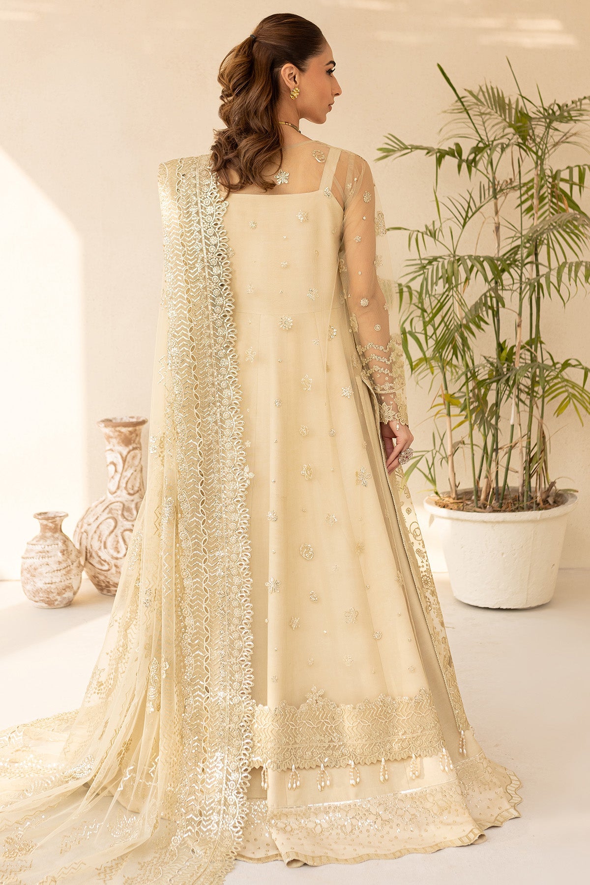 Farasha Golden Aura from L U’ZELLA Premium Formals ’25 by Farasha