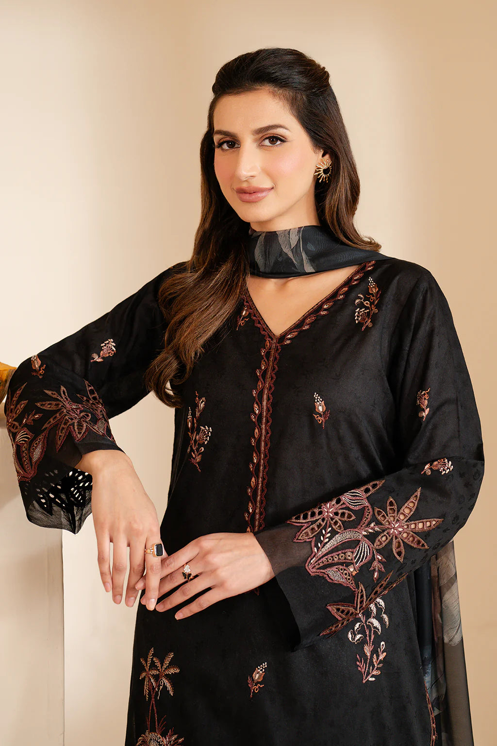 Iznik | UE-462 | Exclusive Lawn