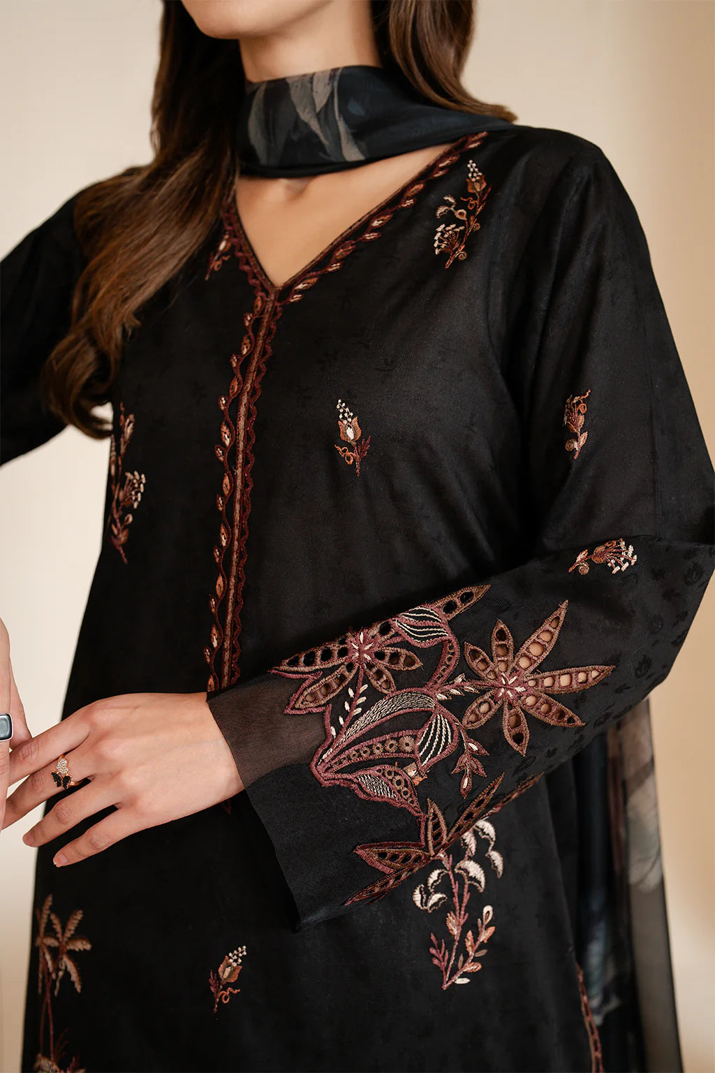 Iznik | UE-462 | Exclusive Lawn