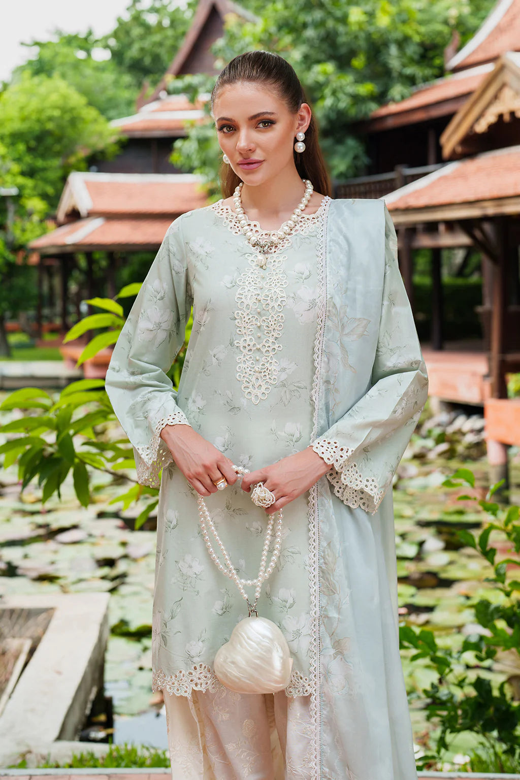 Iznik | UE-527 | Exclusive Lawn