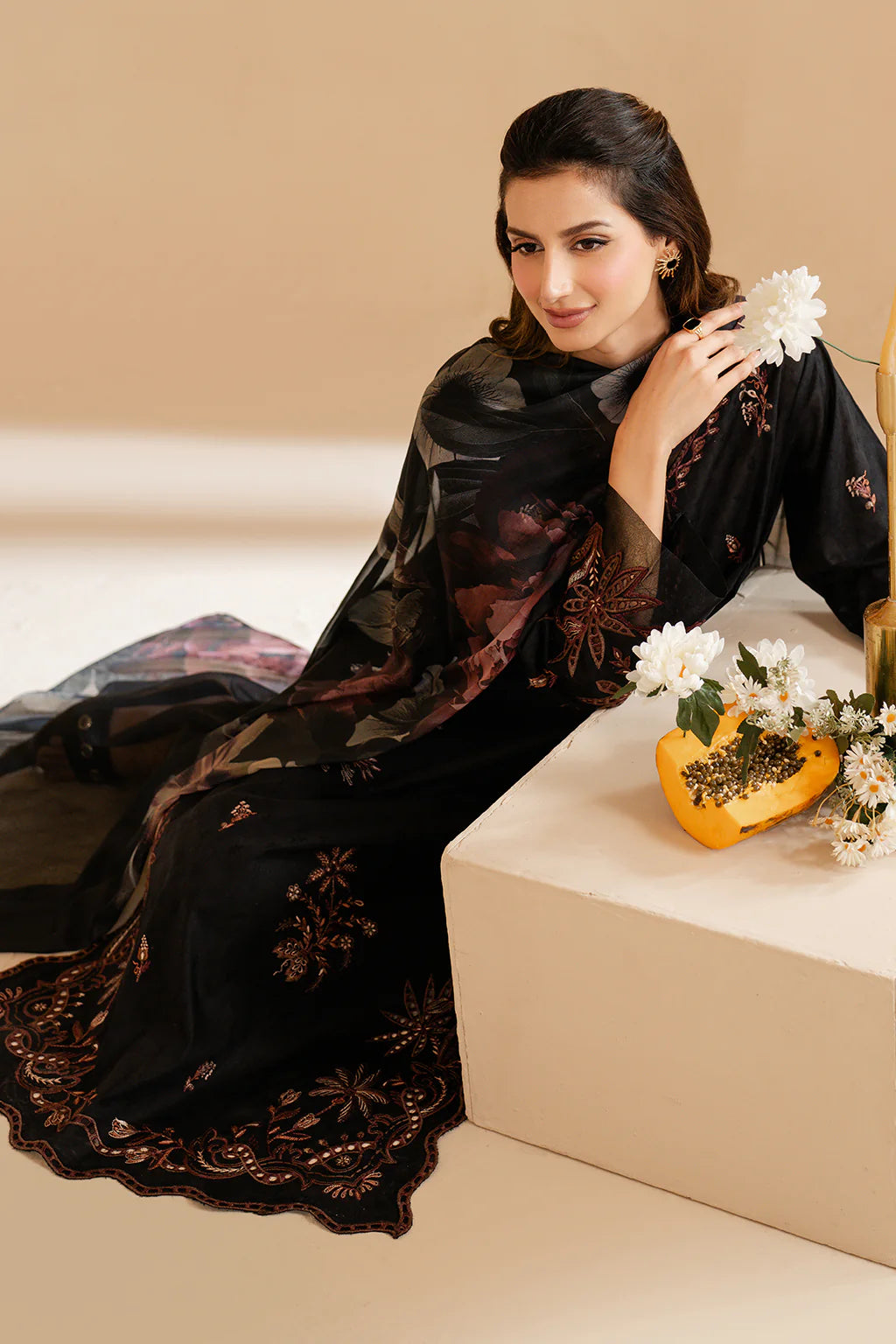 Iznik | UE-462 | Exclusive Lawn