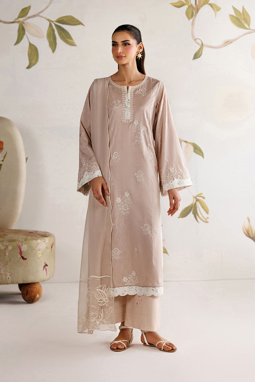 Iznik Lawn ’26 | UE-687 Embroidered Lawn