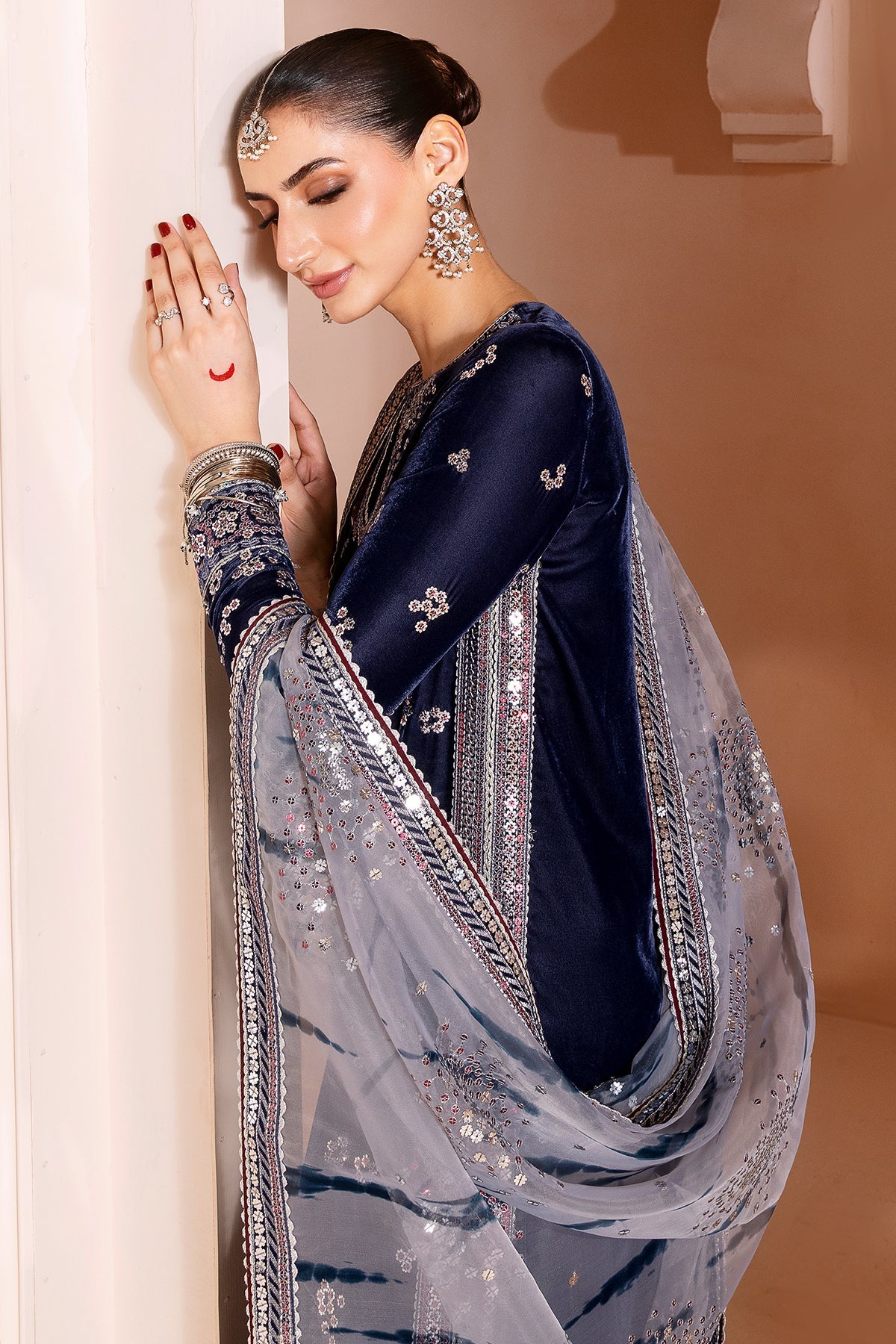 Velvet Formal | Embroidere D-03