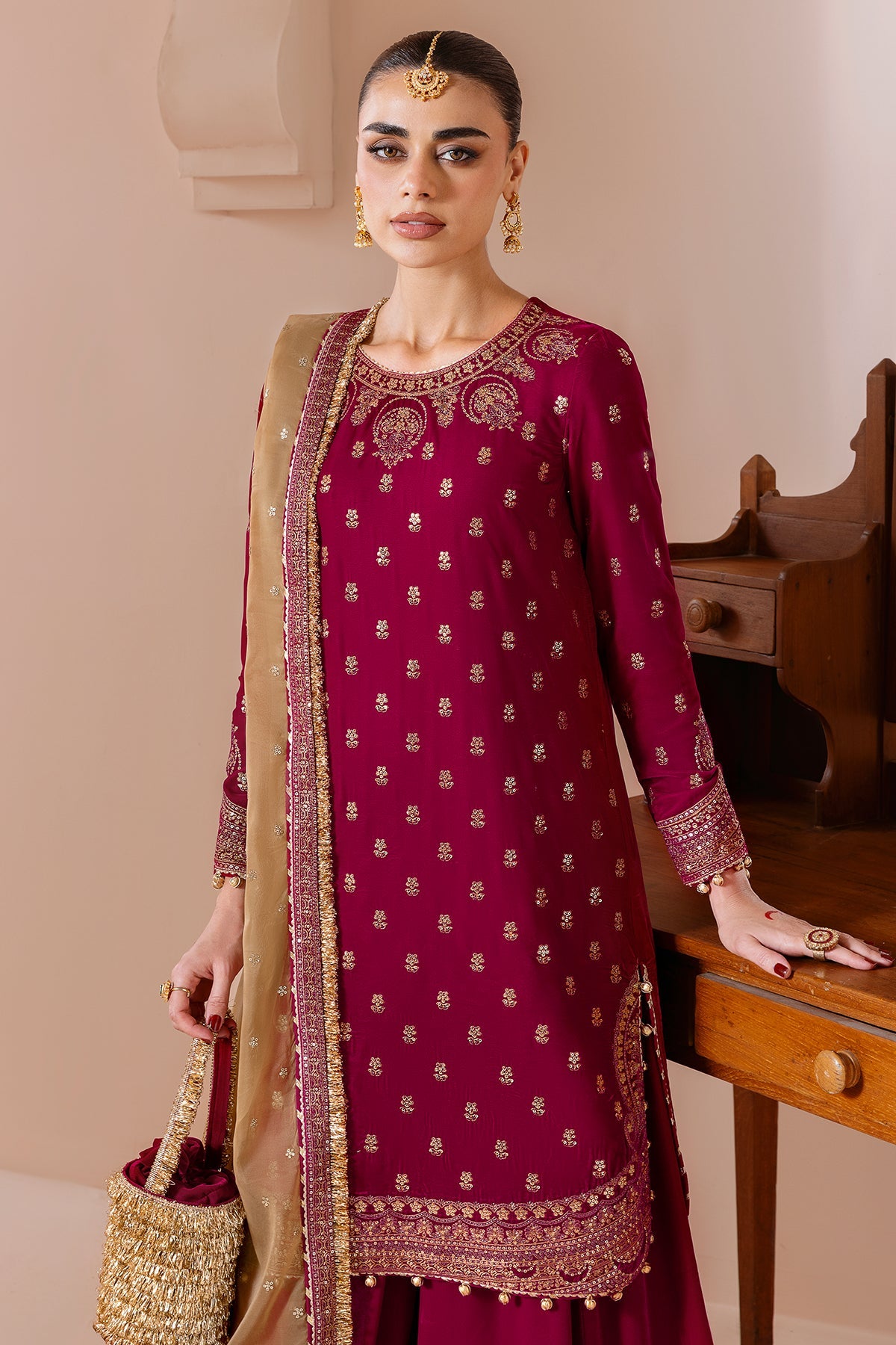 Velvet Formal | Embroidere D-11
