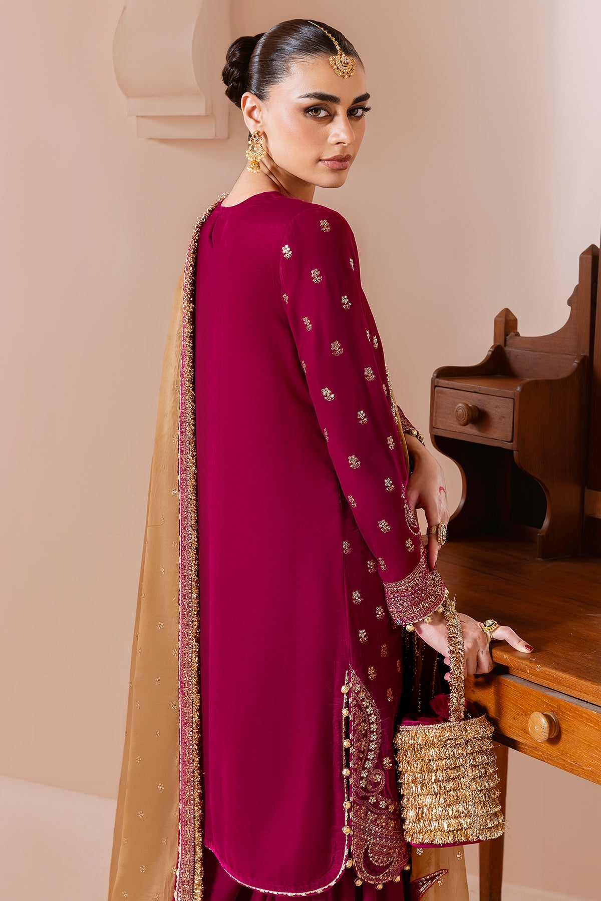 Velvet Formal | Embroidere D-11