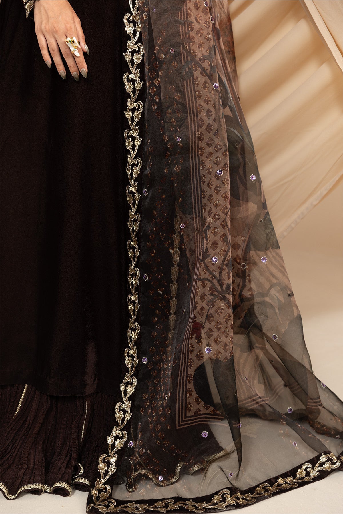 Alizeh | AF-VLT-2211-ARIES | Lamour Inlays Velvetine