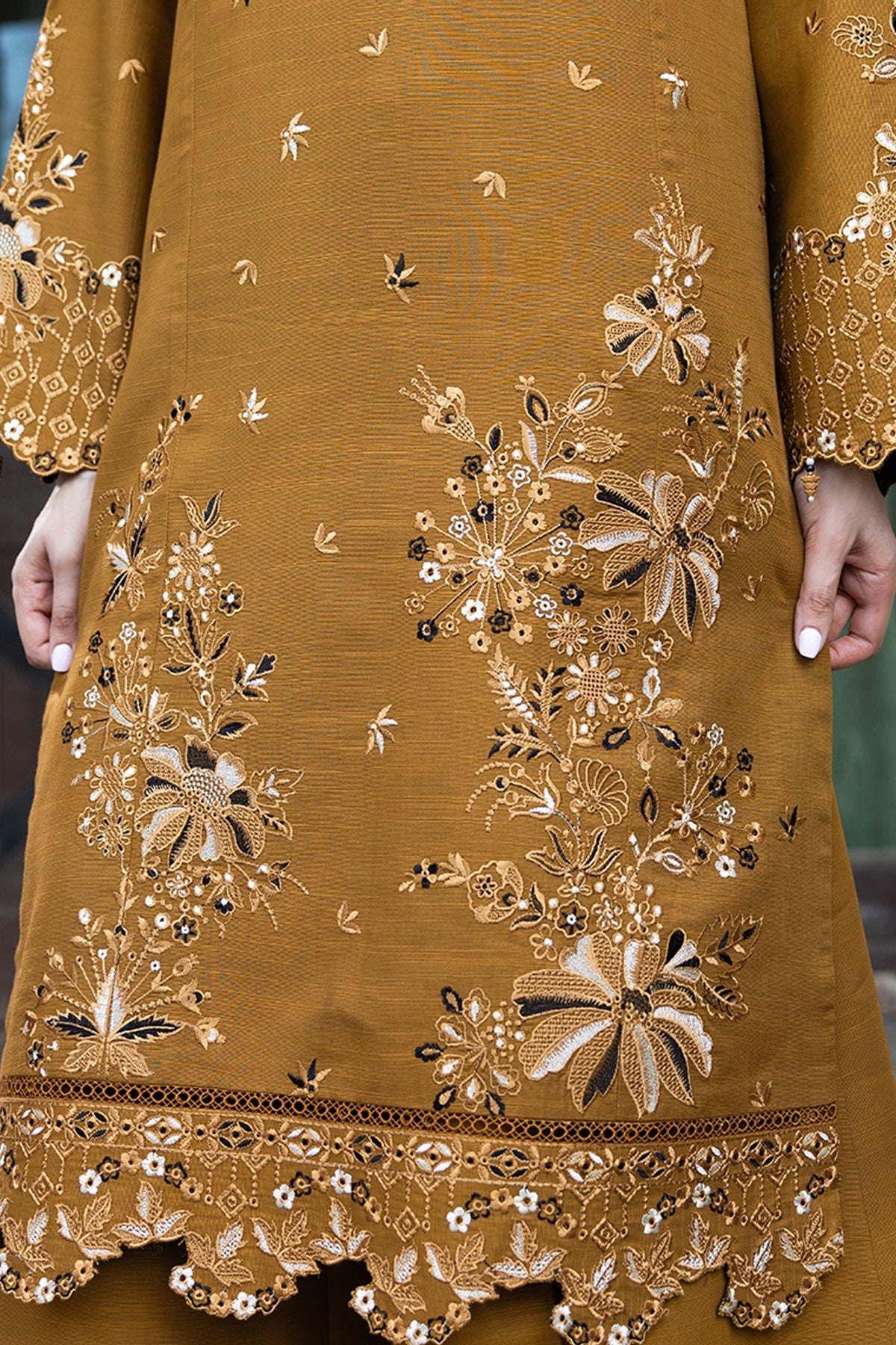 Farasha | Sundune | EMINENCE KHADDAR F/W 25