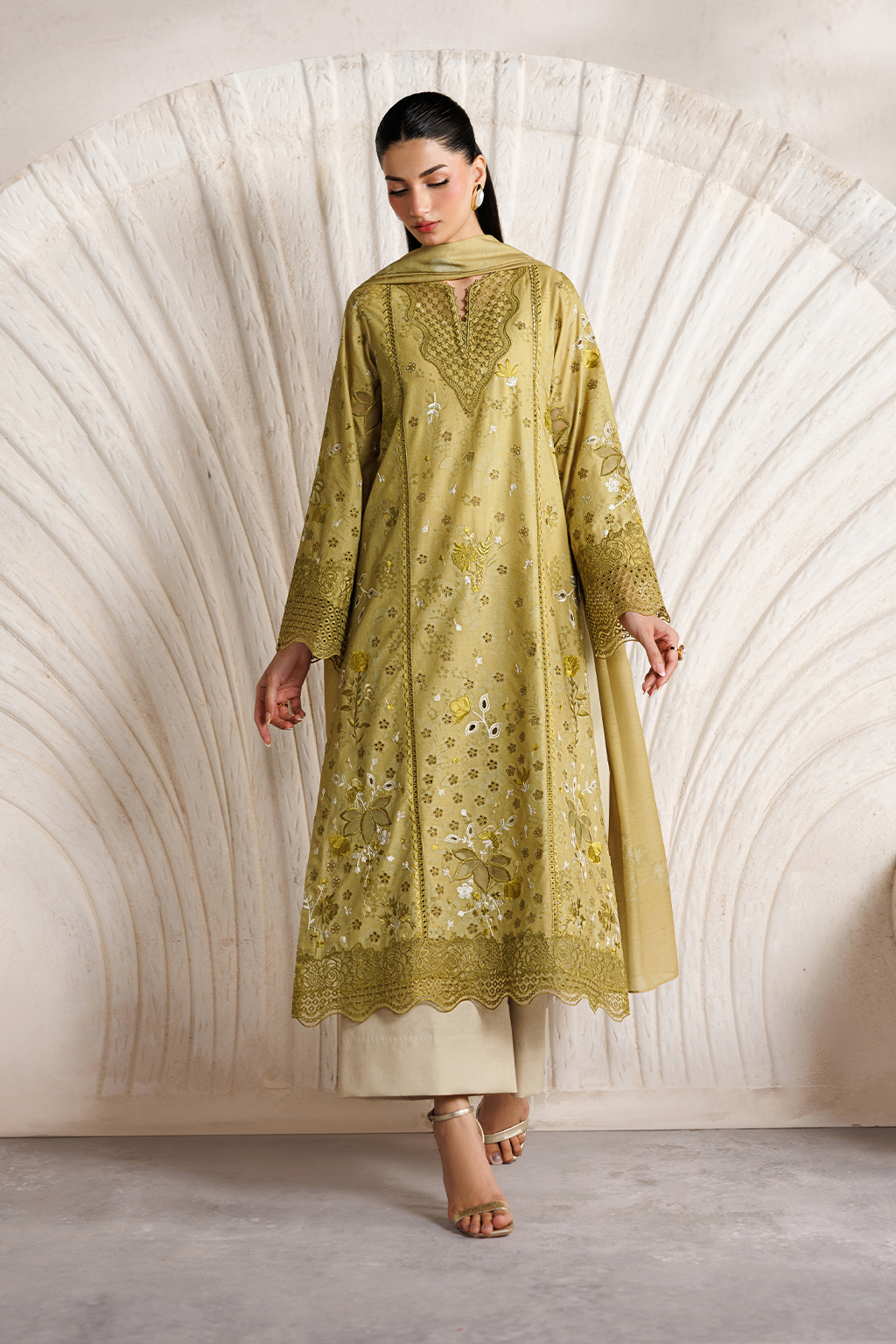 Iznik Festive Lawn '26 | IBE-09 Embroidered Lawn