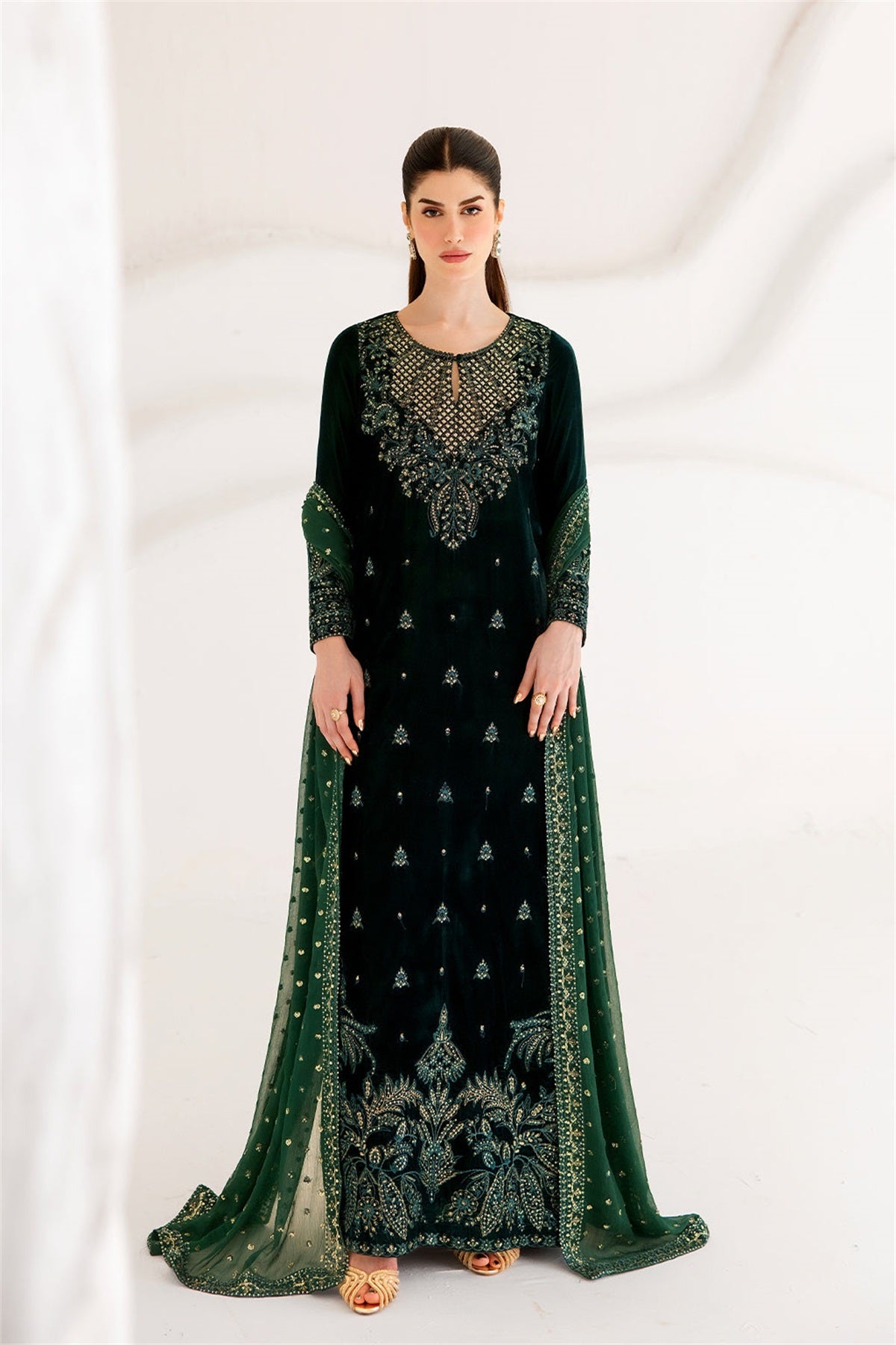 Emaan Adeel | The Velvet Affair | AMEROTTE