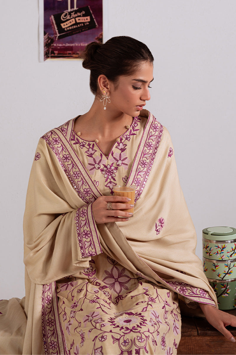 Fawn Radiance — beige elegance meets winter warmth by Cross Stitch. ✨