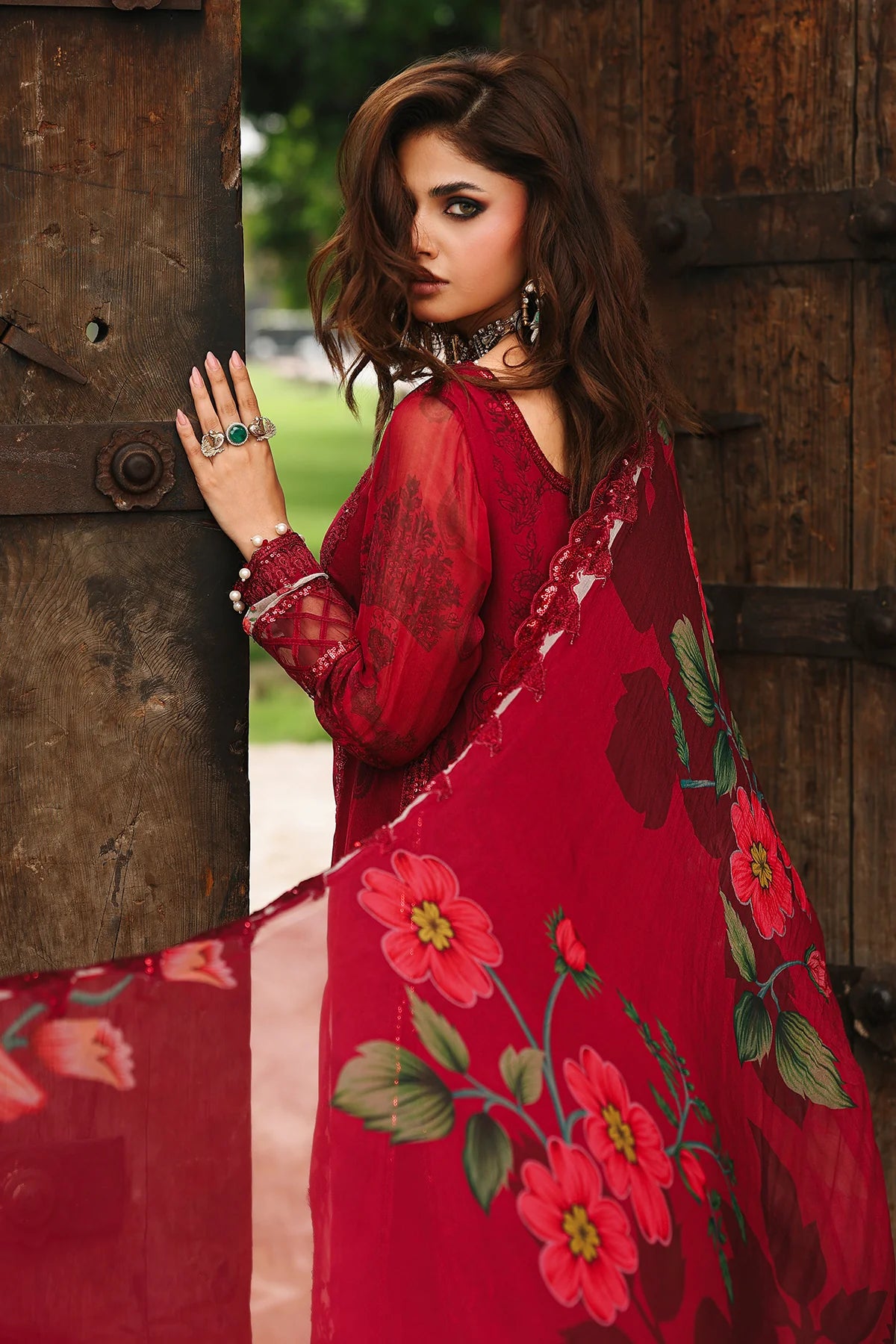 Charizma VSL25-25 three-piece dress with detailed embroidered borders