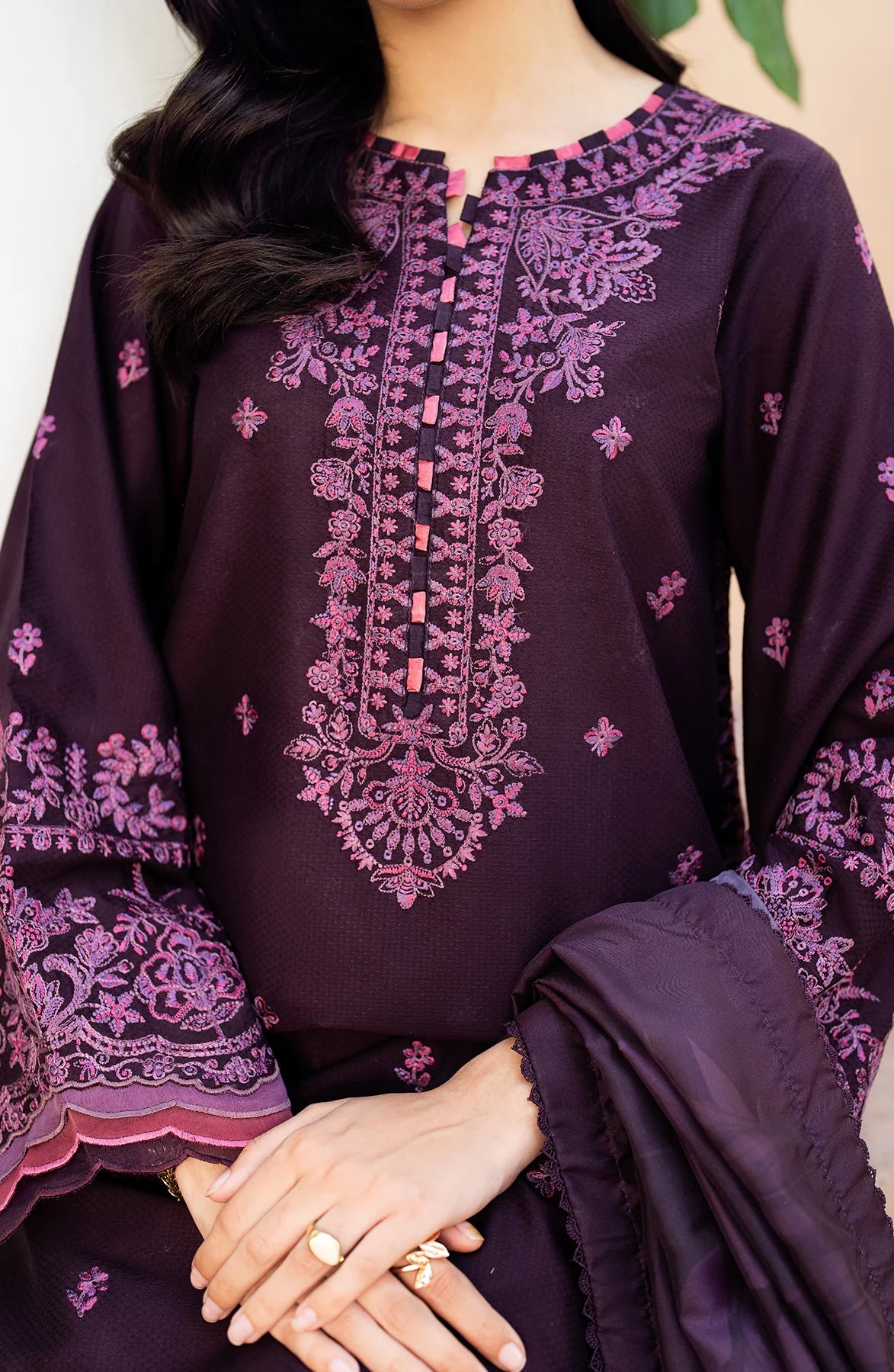 Close-up of shirt laces and daman detailing on Zarif 04 FAHA