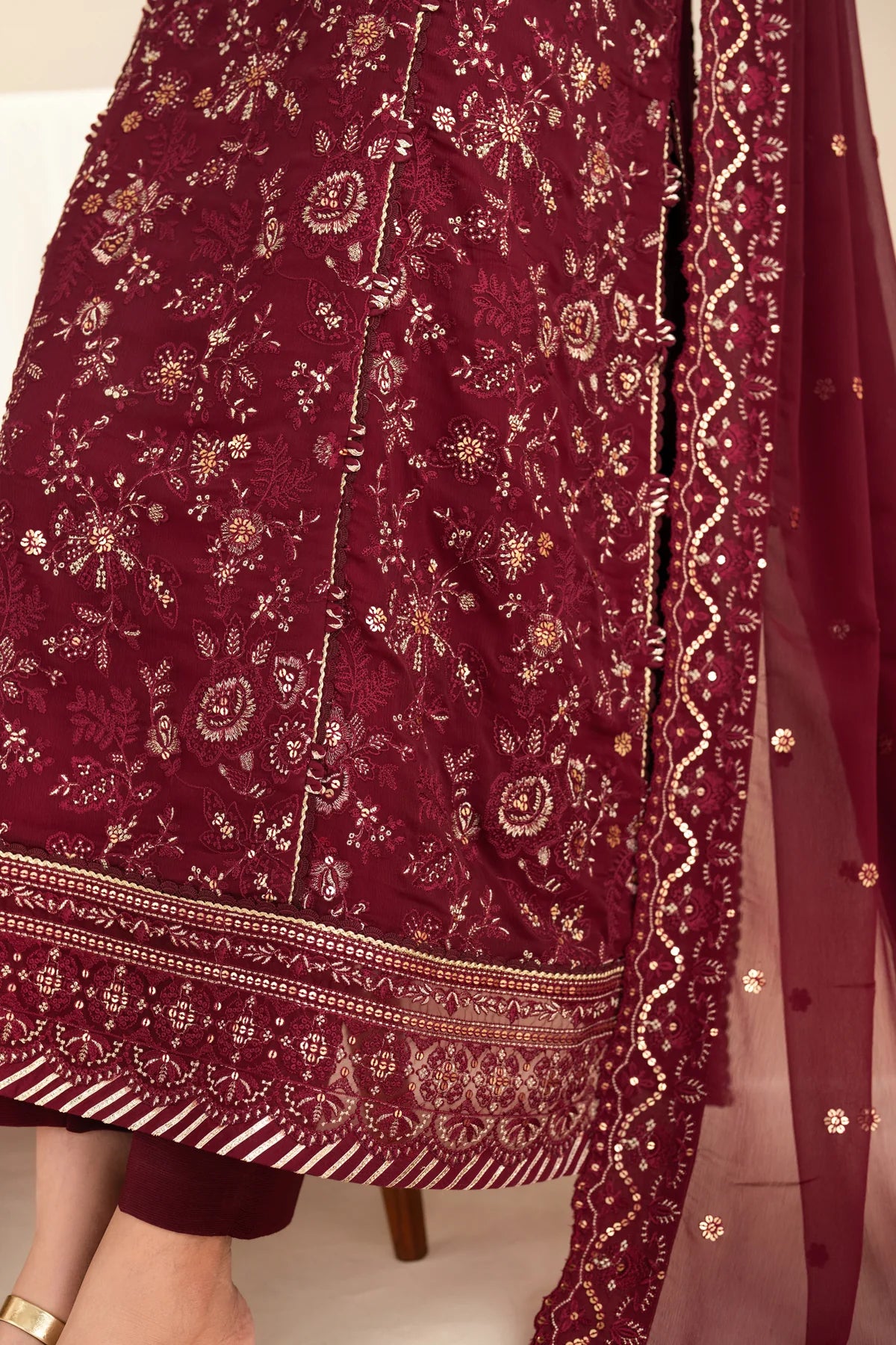 Close-up of sleeves border embroidery from Xenia DARYA