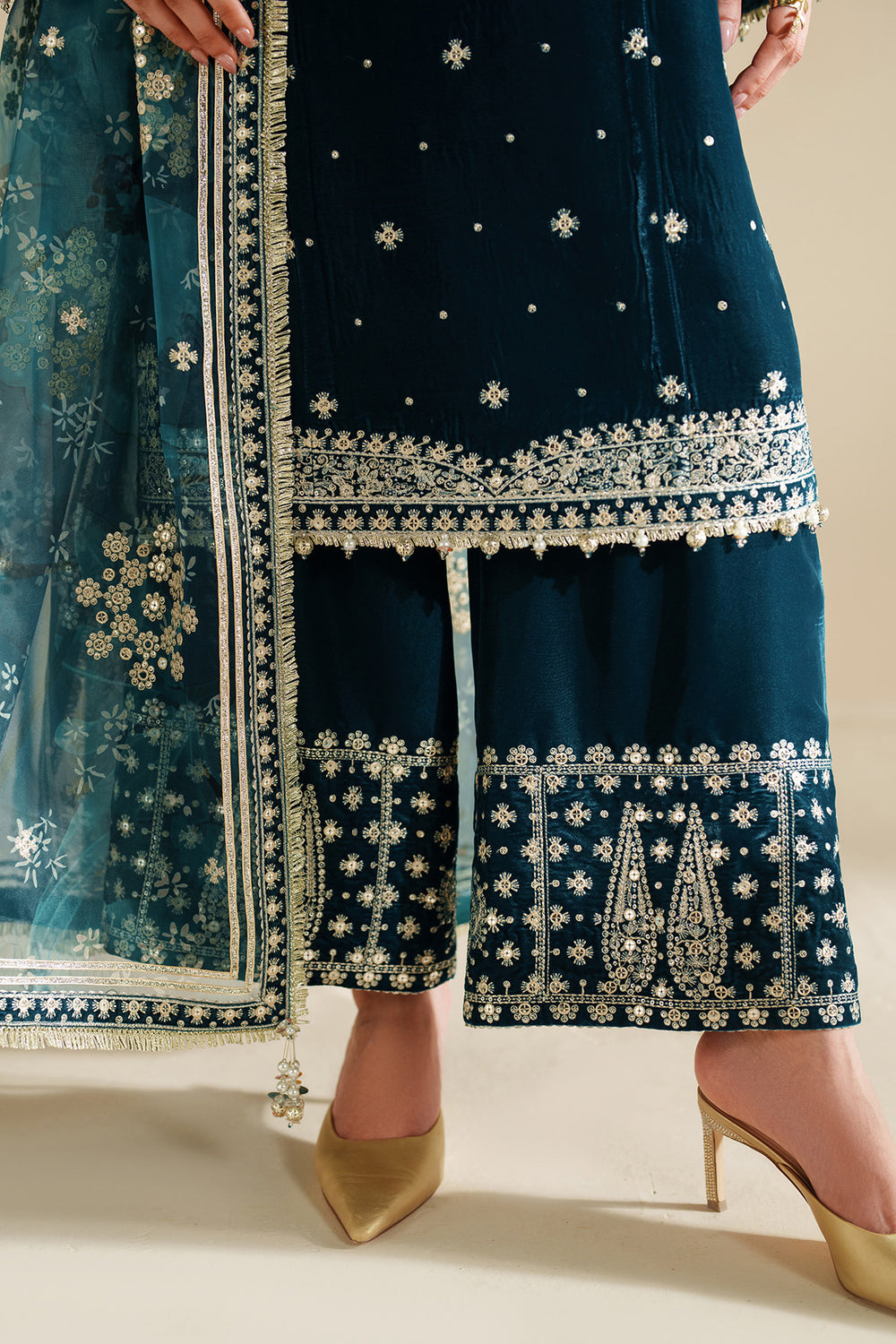 Jazmin | VVF D-2 | Embroidered Velvet Formal