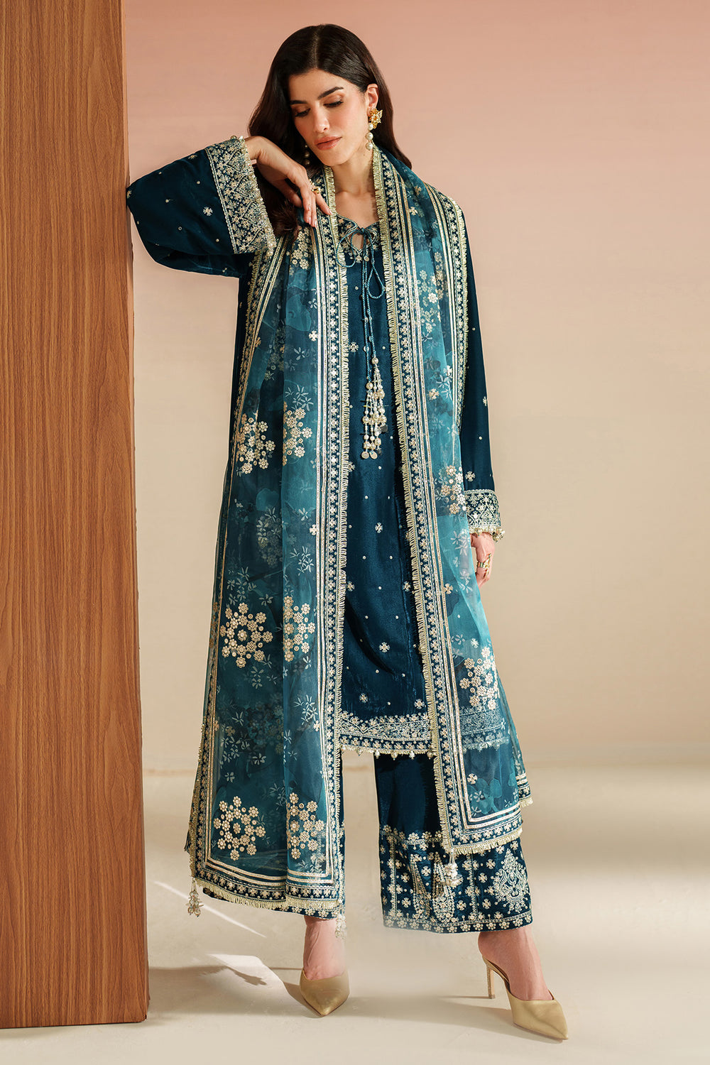 Jazmin | VVF D-2 | Embroidered Velvet Formal
