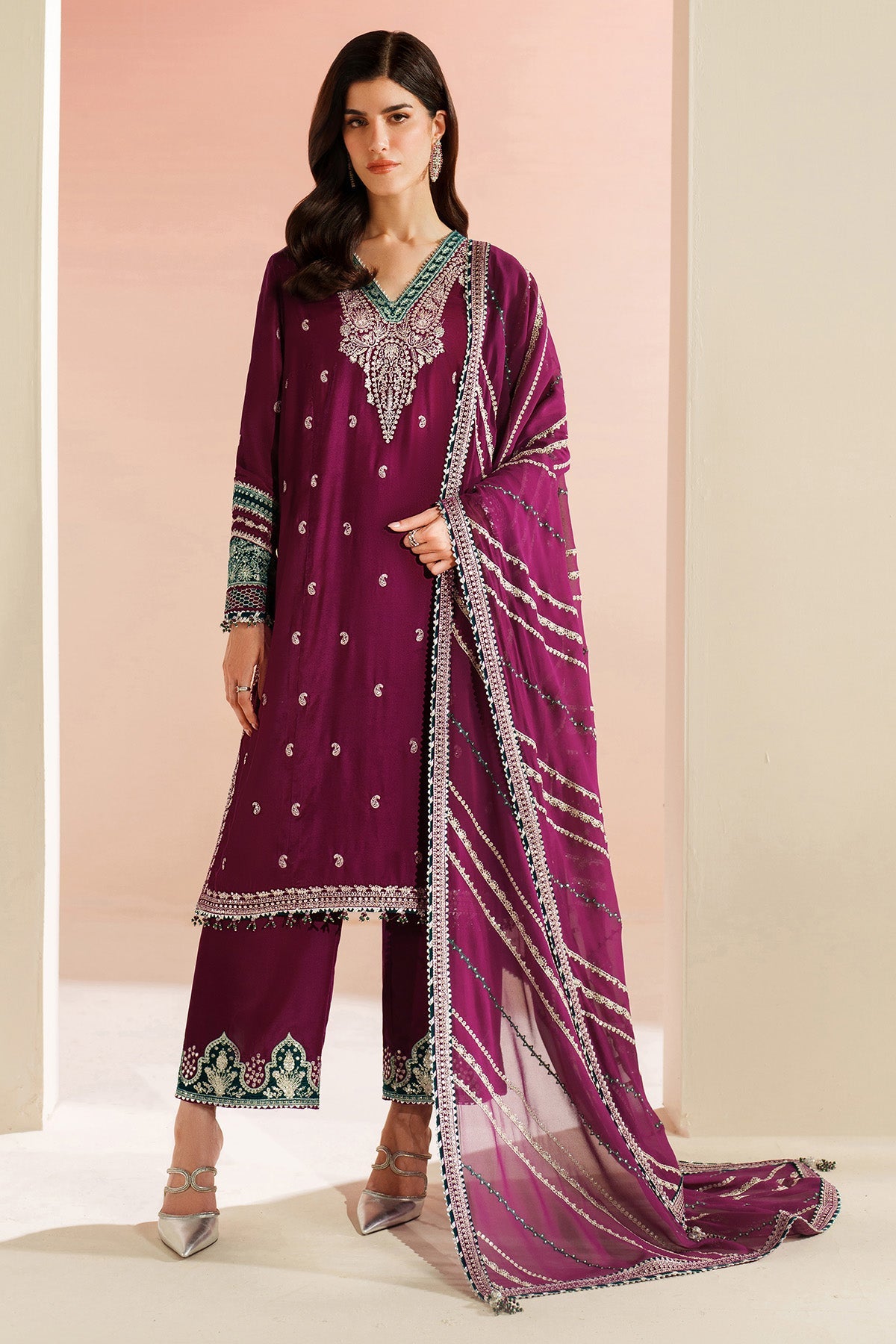 Jazmin | VVF D-6 | Embroidered Velvet Formal
