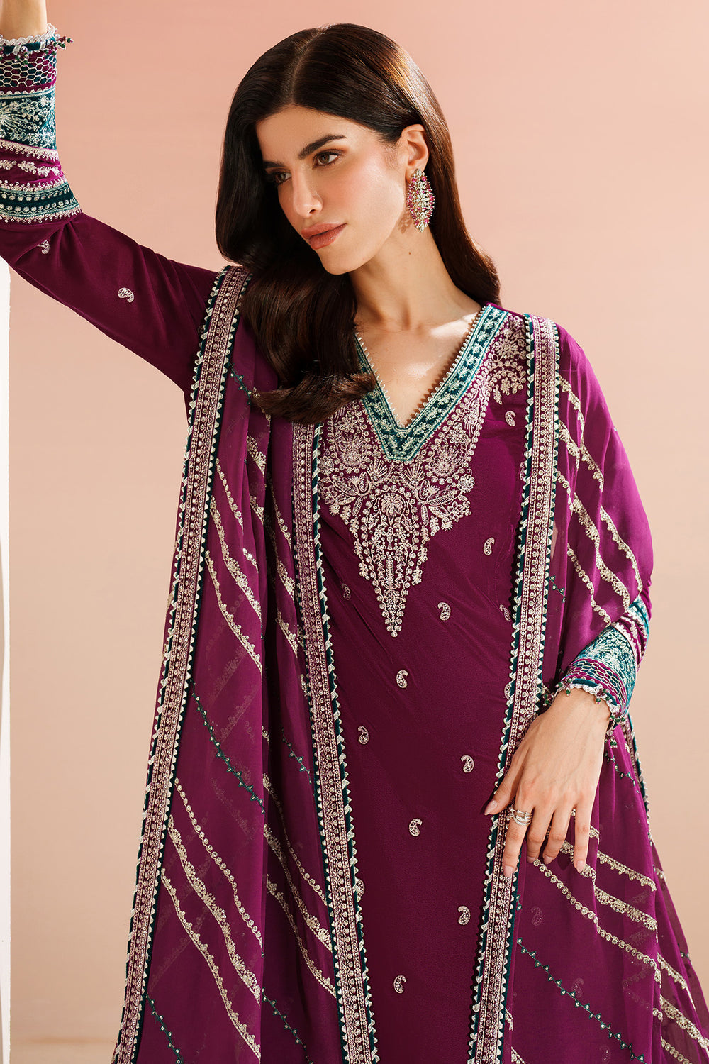 Jazmin | VVF D-6 | Embroidered Velvet Formal