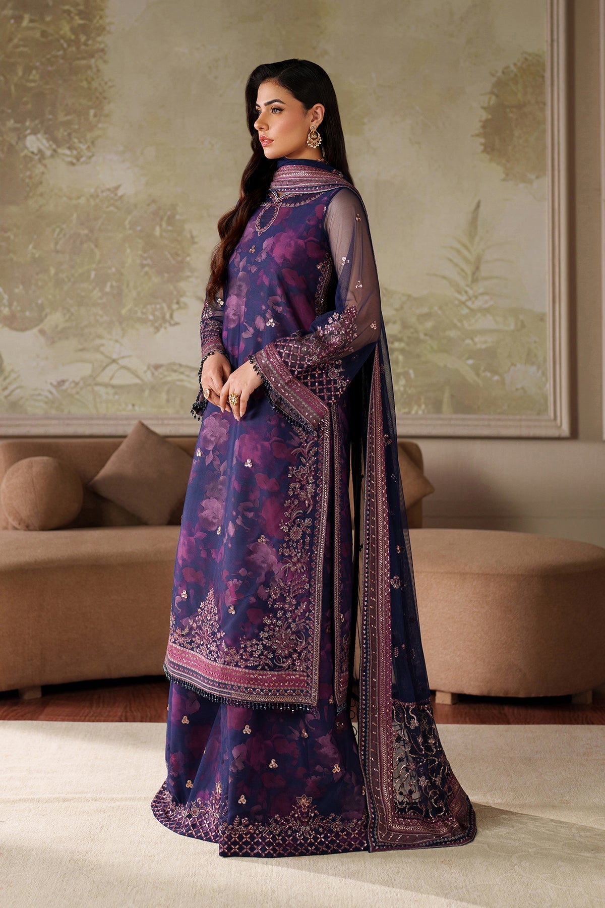 Zarif Asra purple dupatta with magenta lace details close view