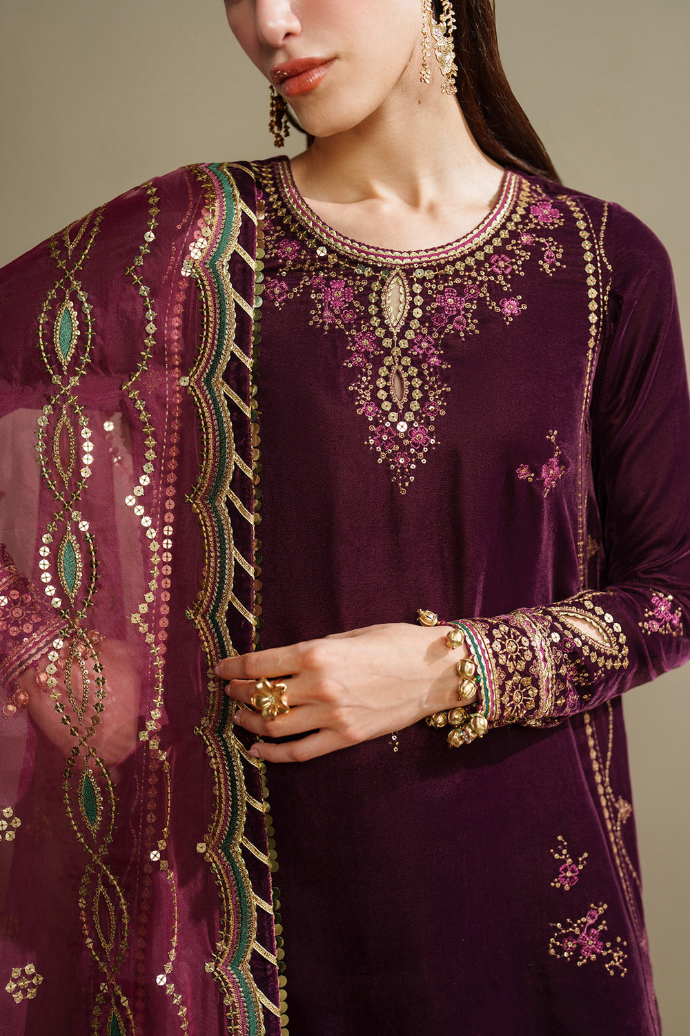 Jazmin | VVF D-4 | Embroidered Velvet Formal