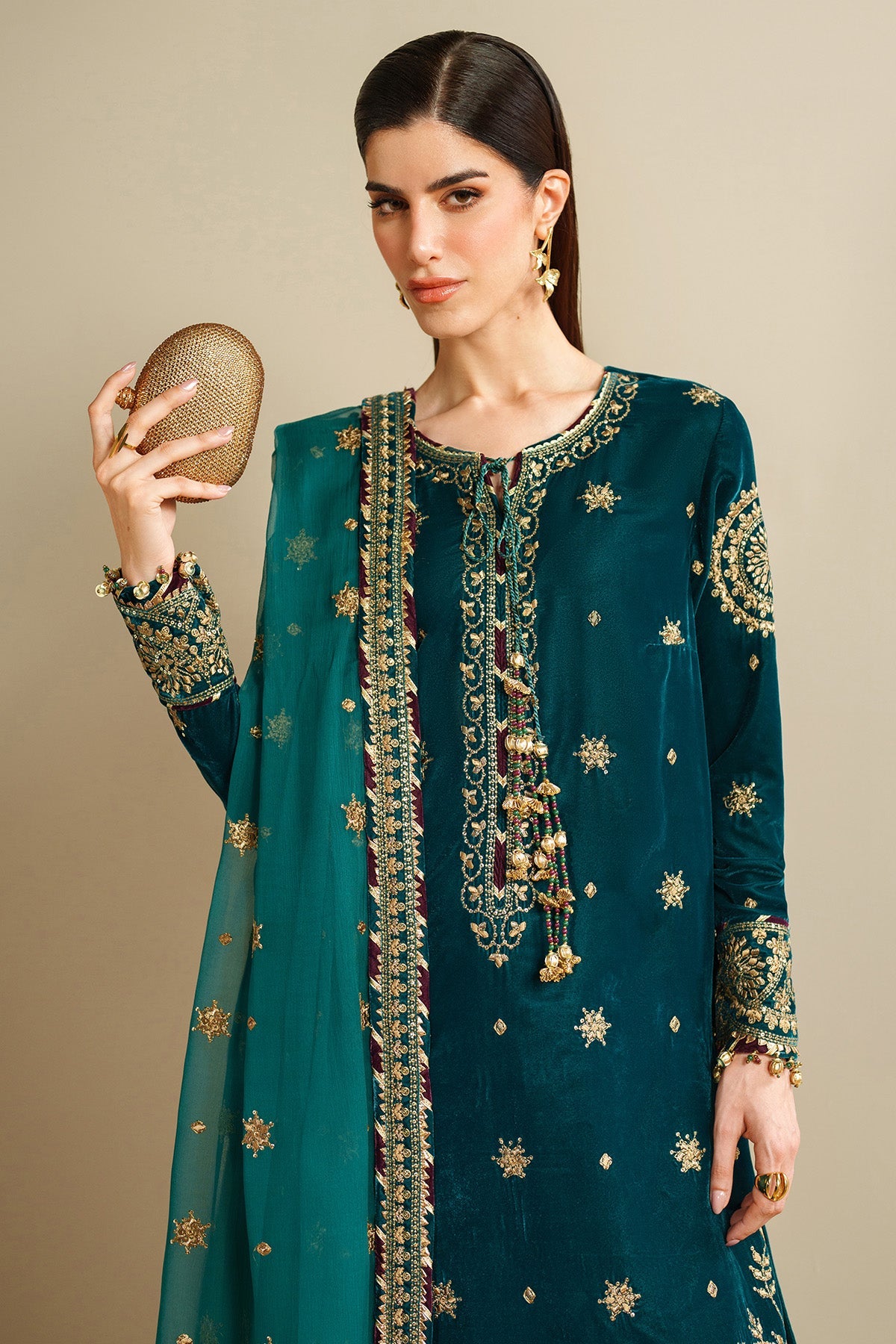 Jazmin | VVF D-8 | Embroidered Velvet Formal